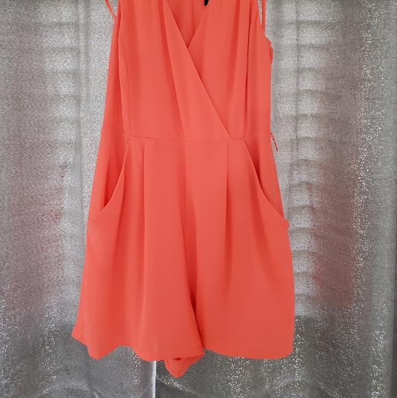 Coral flowy jumpsuit - Picture 6 of 6